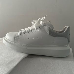 COPY - Selling Hardly used Alexander mcqueen designer sneaker. Im open to offers